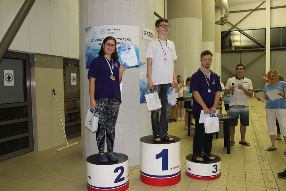 Filip wywalczył trzecie miejsce na dystansie 100 metrów na III Narodowej Pływackiej Gali Halliwick / fot. archiwum rodziny Waleckich