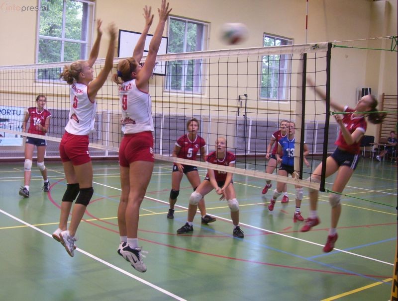 Turniej siatkówki kobiet w hali POSiR-u